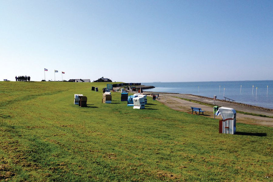 Dagebüll an der Nordsee, gegenüber der Insel Föhr – Immergrüner Strand