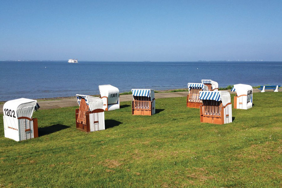 Dagebüll an der Nordsee, gegenüber der Insel Föhr – Strandkörbe