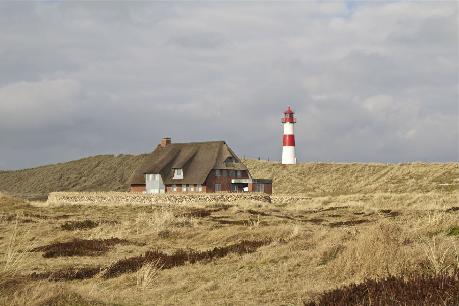 Ausflug vom Ferienhaus Nordstern an der Nordsee zu den Nordfriesische Inseln – Sylt Bauernhaus und Leuchtturm