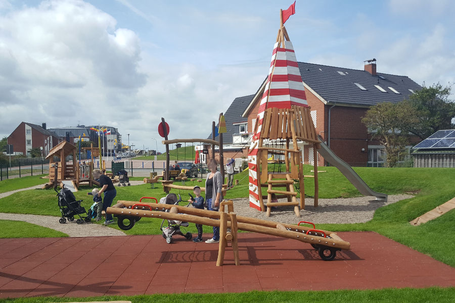 Dagebüll an der Nordsee, gegenüber der Insel Föhr – Kinderspielplatz